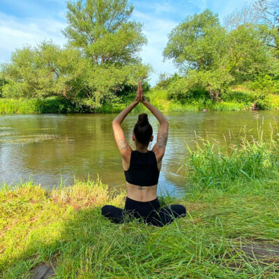 Gesund leben heißt sich regelmäßige Auszeiten in der Natur zu gönnen wie hier am Wasser