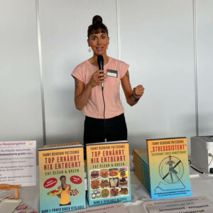 Fanny als Speakerin auf der Rohvolution 2022 in Speyer